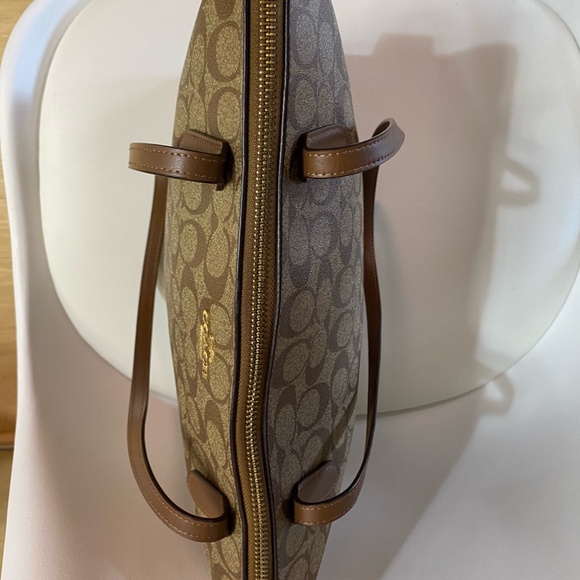 COACH Signature Canvas Zip Top Tote. In excellent condition! - Picture 5 of 9